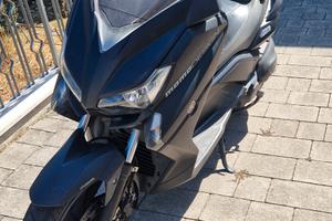 Yamaha max 400 momo design 