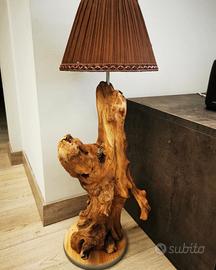 lampada con legno di mare