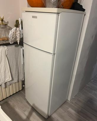 Frigo con freezer perfettamente funzionante
