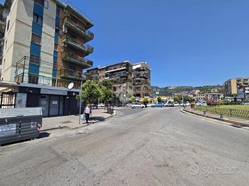 NEGOZIO A NAPOLI