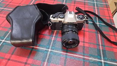 NIKON FE10 REFLEX con 35-70mm vintage con custodia