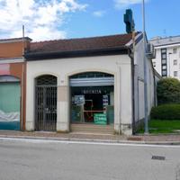 LOCALE COMMERCIALE - ampia visibilità in posizi...