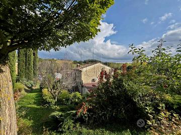 Rustico / Casale di 244 m² con più di 5 locali e p