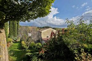 Rustico / Casale di 244 m² con più di 5 locali e p