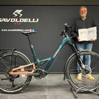 Un SUV EBIKE FULL-SUSPENSION con TELAIO RIBASSATO