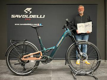 Un SUV EBIKE FULL-SUSPENSION con TELAIO RIBASSATO