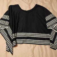 Mantella a volant nero e bianco per donna