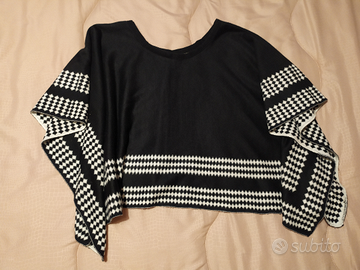 Mantella a volant nero e bianco per donna