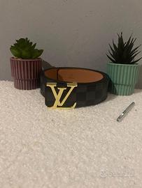 Cintura Louis Vuitton Damier con fibbia dorata