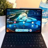 Tablet con penna e tastiera