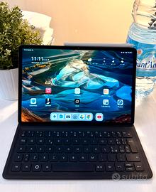 Tablet con penna e tastiera