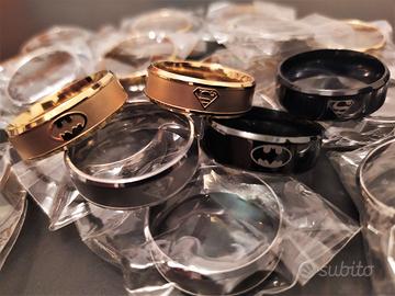50 Anelli Incisi Acciaio Inox Logo BATMAN SUPERMAN