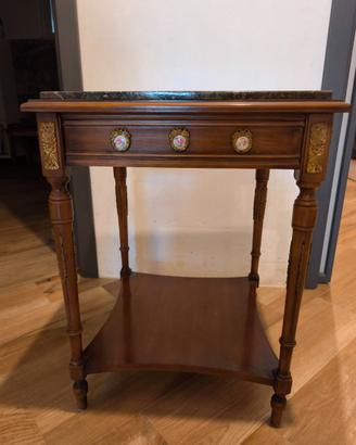 Tavolino d'appoggio vintage Luigi XVI del 900 noce
