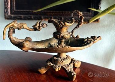 Antico portacandele con drago