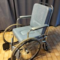 Carozzina per anziani con comoda