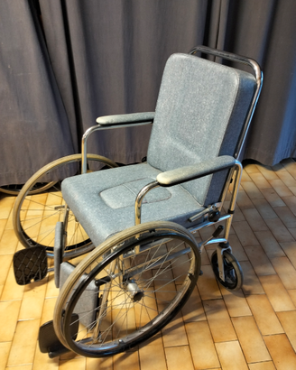 Carozzina per anziani con comoda