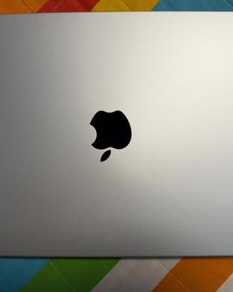 MacBook Pro con chip M5 pro -come nuovo