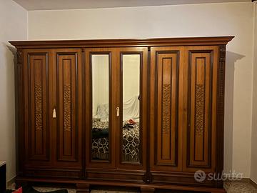 Armadio classico in legno massello a 6 ante