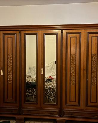 Armadio classico in legno massello a 6 ante