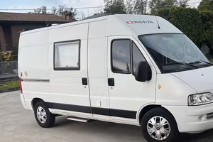 Camper furgonato adria