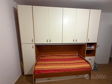 Armadio a ponte con 2 letti singoli