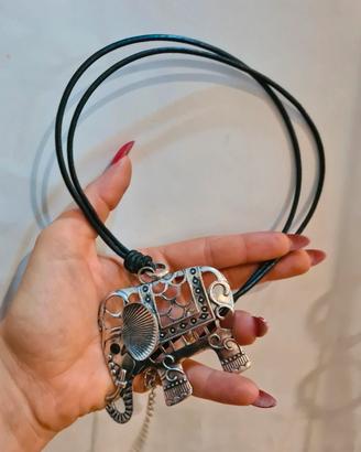 Collana lunga con ciondolo elefante