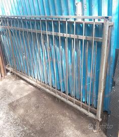 Due ringhiere per balconi 