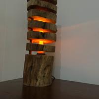 Lampada in legno di olivo fatta a mano Eriarte