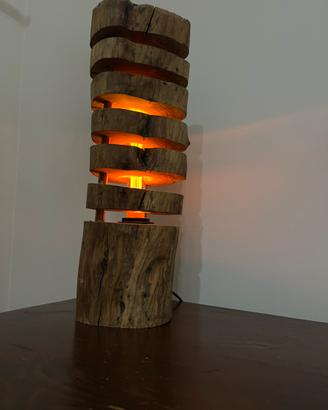 Lampada in legno di olivo fatta a mano Eriarte