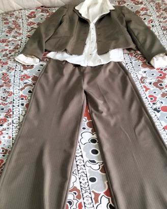 completo pantalone più due camicie 