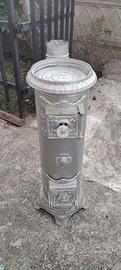Stufa antica in ghisa
