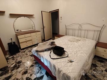 Ampia stanza singola con letto matrimoniale 
