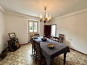 Casa indipendente di 200 m² con più di 5 locali e 