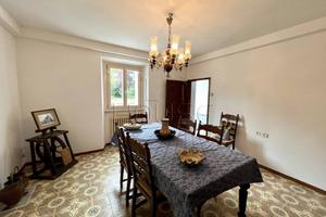 Casa indipendente di 200 m² con più di 5 locali e 