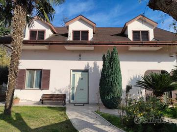 Villa con Giardino a Casale di Carinola