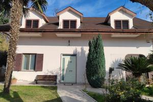 Villa con Giardino a Casale di Carinola