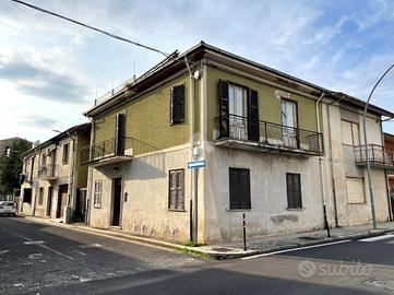 CASA SEMINDIPENDENTE A AQUINO