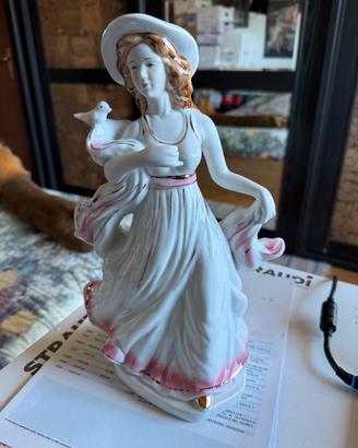 Statuina Capodimonte vintage.