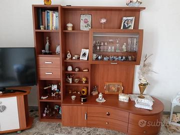 Parete attrezzata in buone condizioni