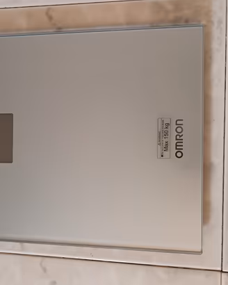 OMRON Bilancia pesapersone digitale, design