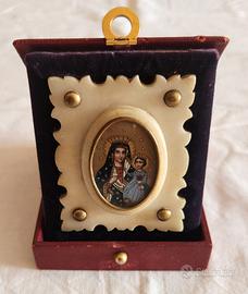Miniatura devozionale antica o piccolo reliquiario