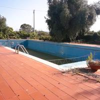 Ex locale "Villa Tivoli" con piscina e terreno