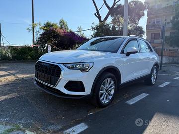 Audi Q3 45 TFSI e S tronic Business