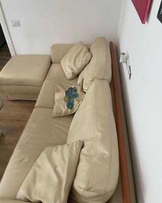 divano 3 posti in vera pelle beige + pouf mobile