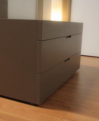 comò e comodini laccati Lema