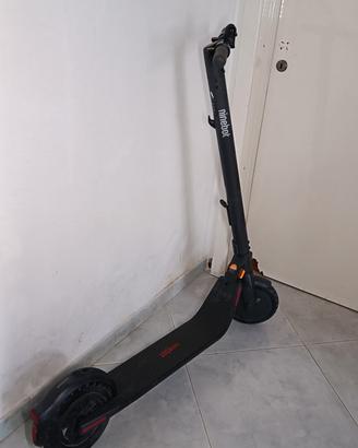monopattino elettrico  ninebot e22e 