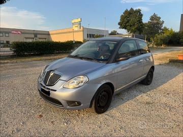 Lancia Ypsilon 1.3 MJT 75 CV Platino
