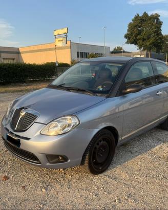 Lancia Ypsilon 1.3 MJT 75 CV Platino