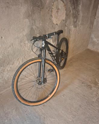 Scott scale 940 e bryton 420 +fascia+contapedalate