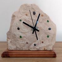 Orologio in pietra naturale tutto fatto a mano